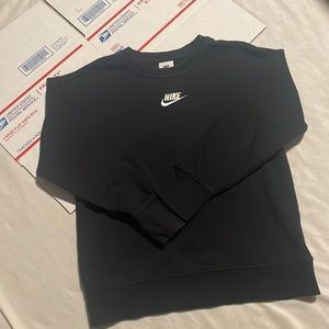 Girls Nike crewneck sweater size Medium